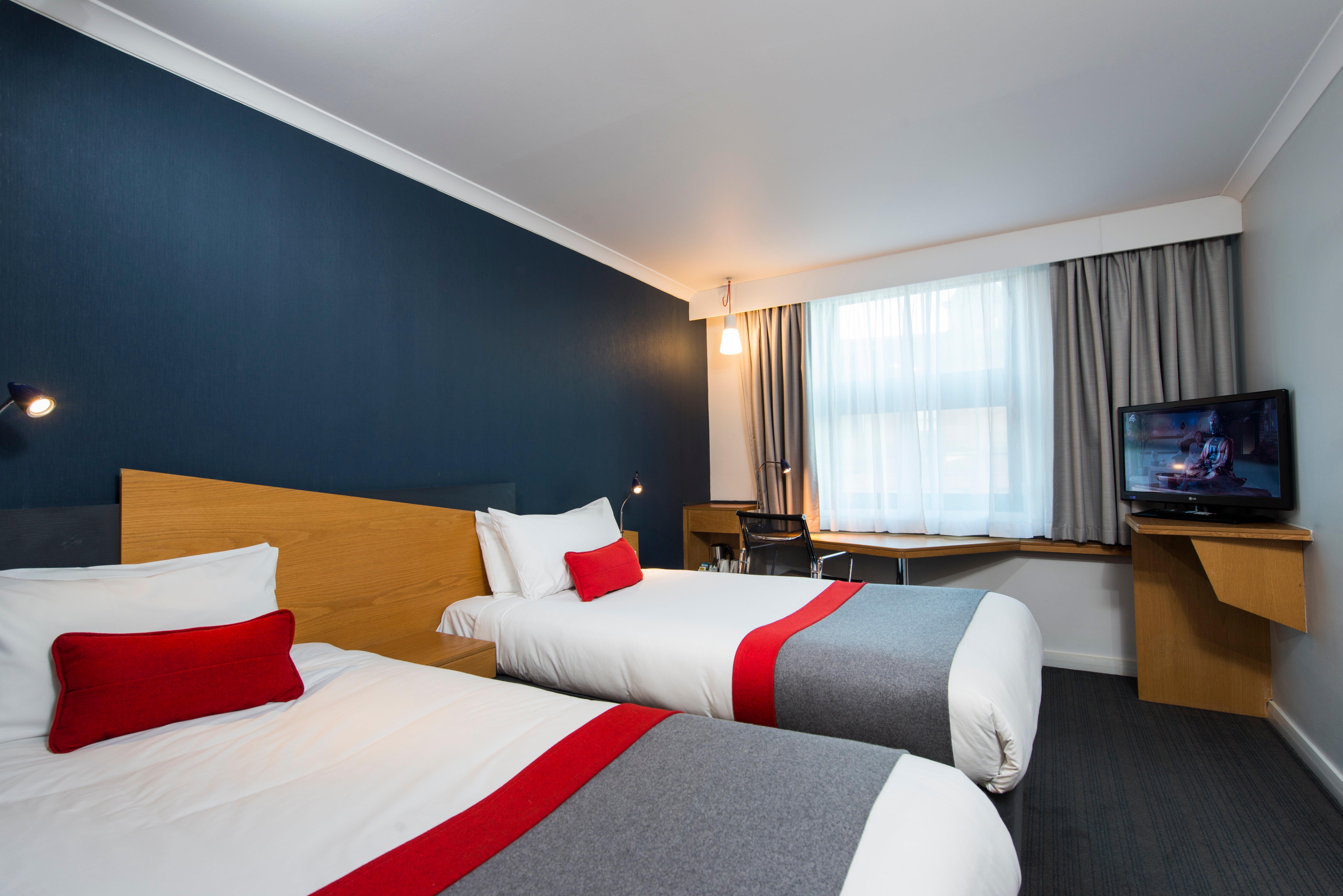 Holiday Inn Express Exeter East By Ihg Exterior photo