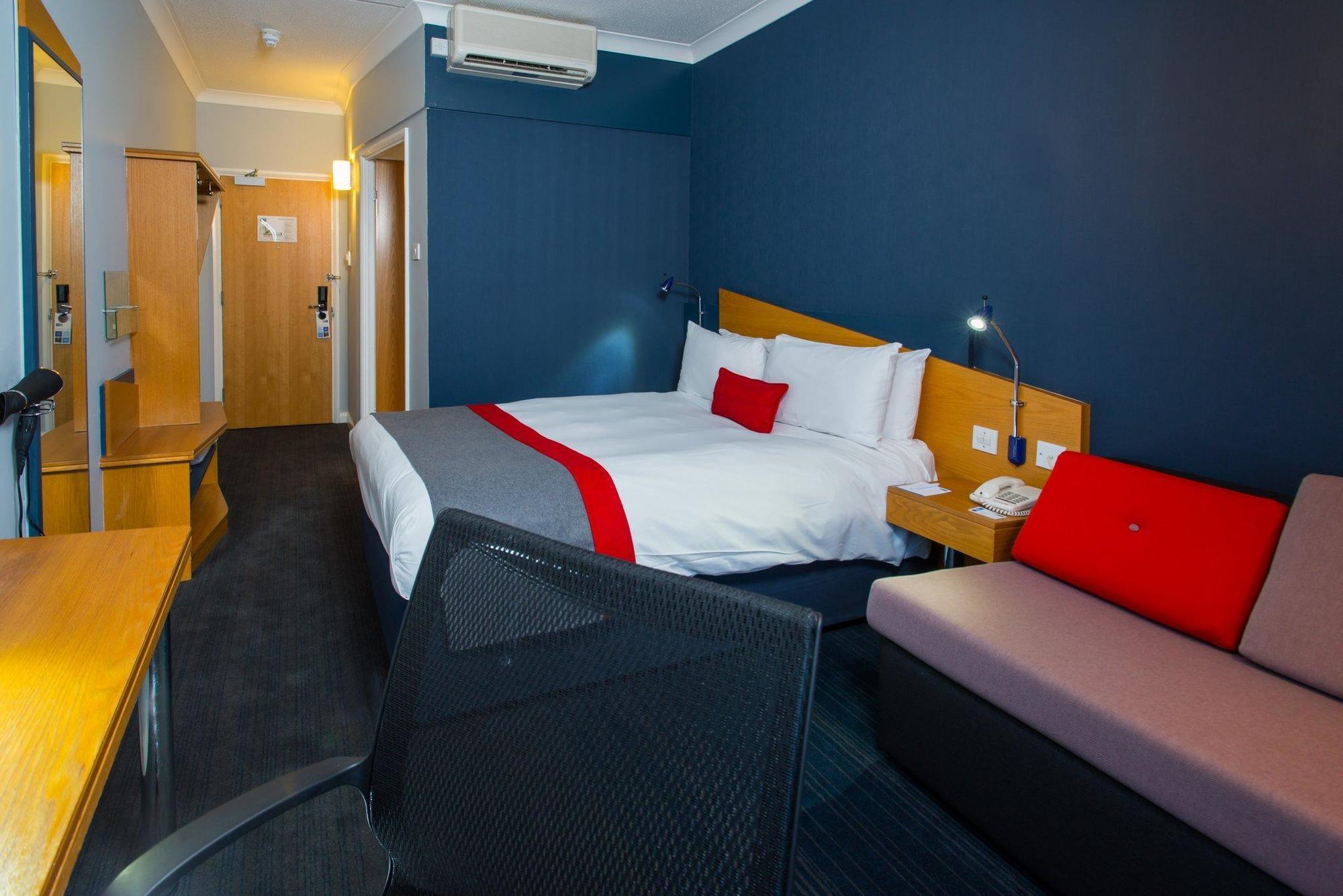 Holiday Inn Express Exeter East By Ihg Exterior photo