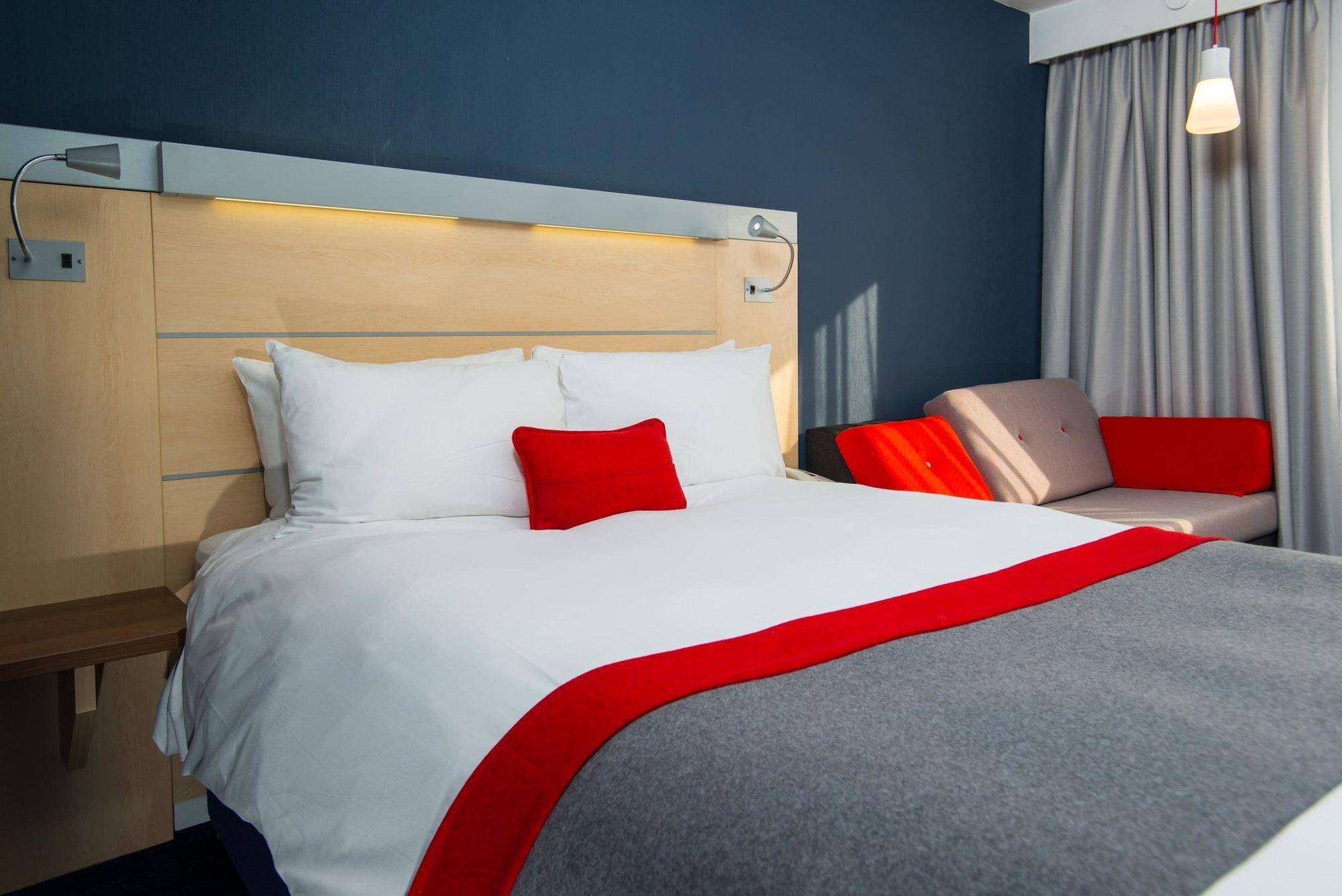 Holiday Inn Express Exeter East By Ihg Exterior photo